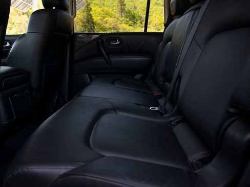 Used 2022 Nissan Armada SV AWD/4WD image 12