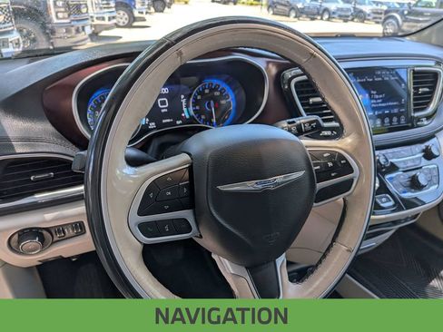 Used 2017 Chrysler Pacifica Limited FWD image 14