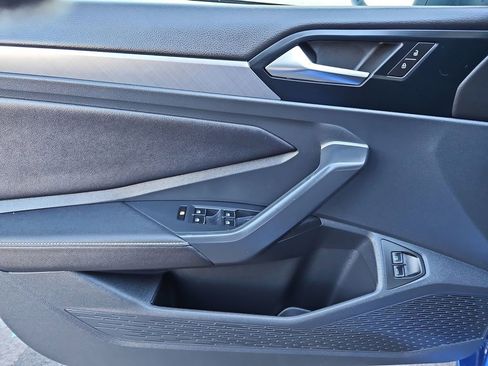 Used 2024 Volkswagen Jetta SE image 23