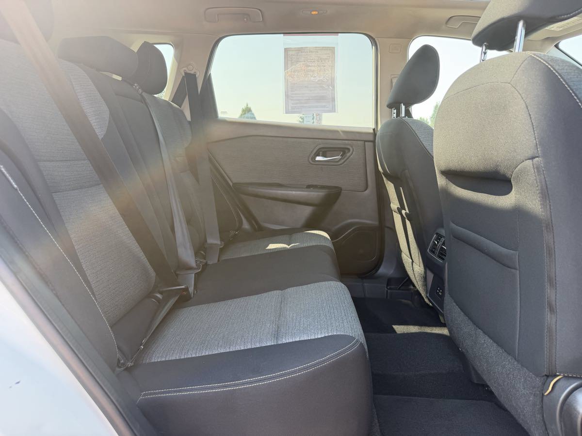Used 2021 Nissan Rogue SV AWD/4WD image 12