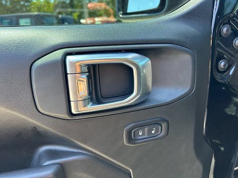 Certified 2025 Jeep Wrangler Sport AWD/4WD image 32