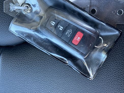 Used 2022 Toyota Highlander XLE image 35