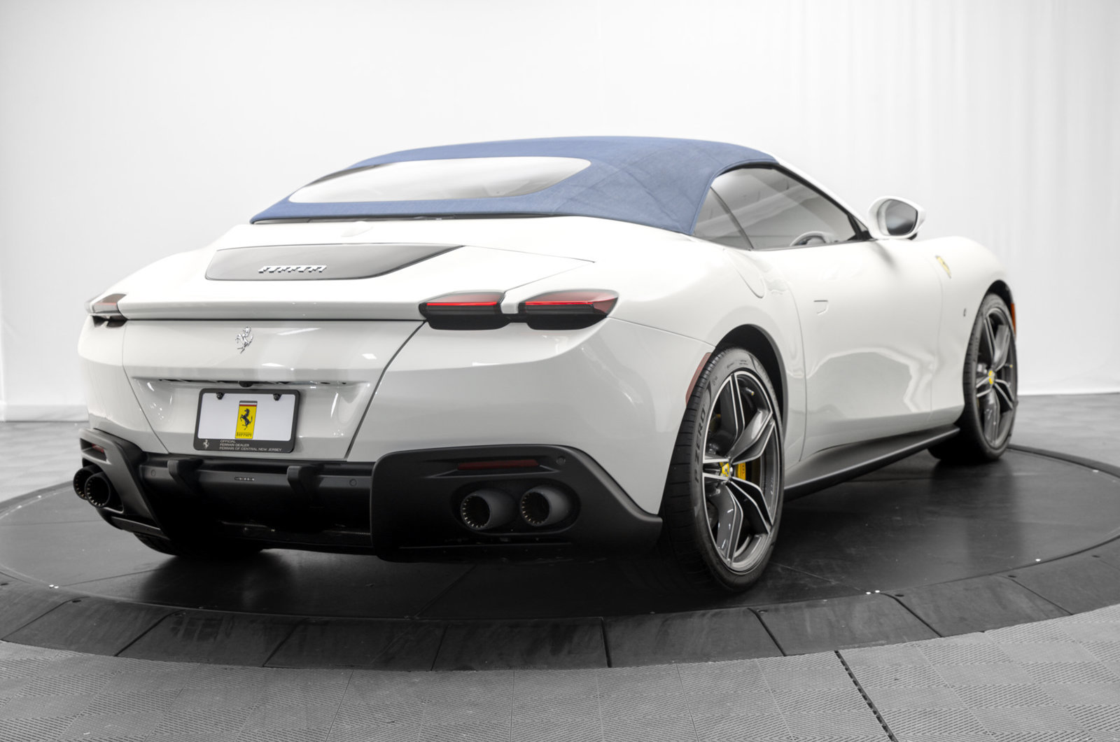 Used 2025 Ferrari Roma Spider RWD image 15