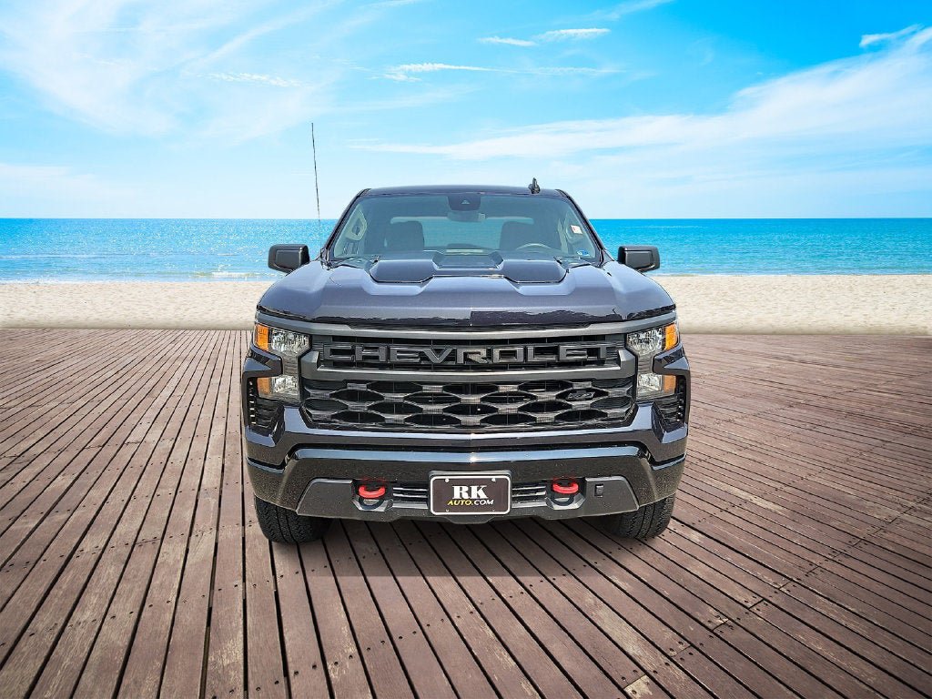 Used 2024 Chevrolet Silverado 1500 Custom Trail Boss w/ LPO, Dark Essentials Package AWD/4WD image 2