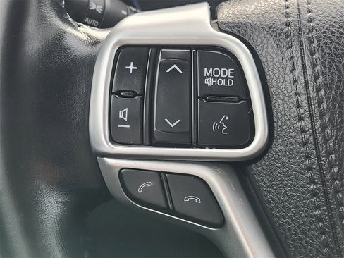 Used 2017 Toyota Highlander XLE image 27