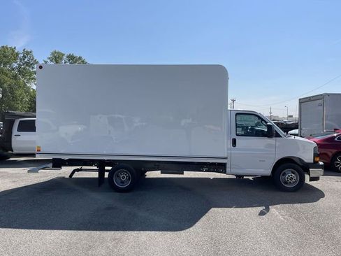 New 2025 GMC Savana 3500 w/ Power Convenience Package RWD image 5