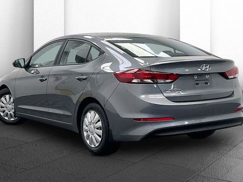 Used 2018 Hyundai Elantra SE image 9
