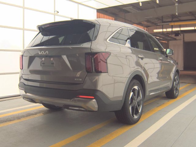 Used 2025 Kia Sorento EX AWD/4WD image 4