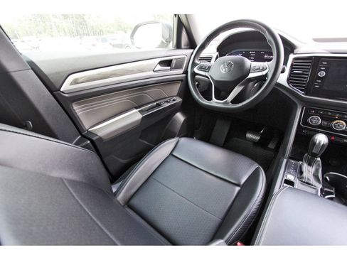 Used 2022 Volkswagen Atlas Cross Sport SE FWD image 11