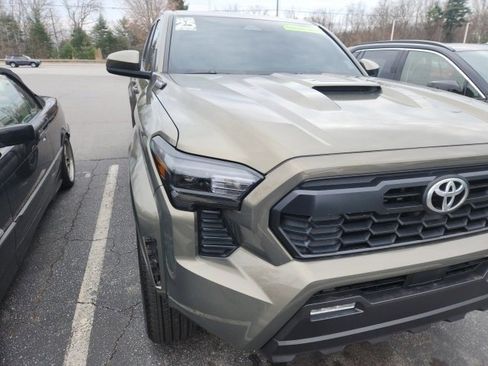Used 2025 Toyota Tacoma TRD Sport image 8