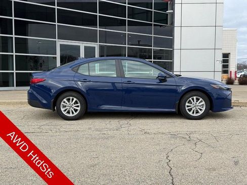 Used 2025 Toyota Camry LE w/ Convenience Package image 2
