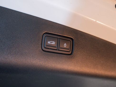 Used 2026 Genesis GV70 2.5T image 8