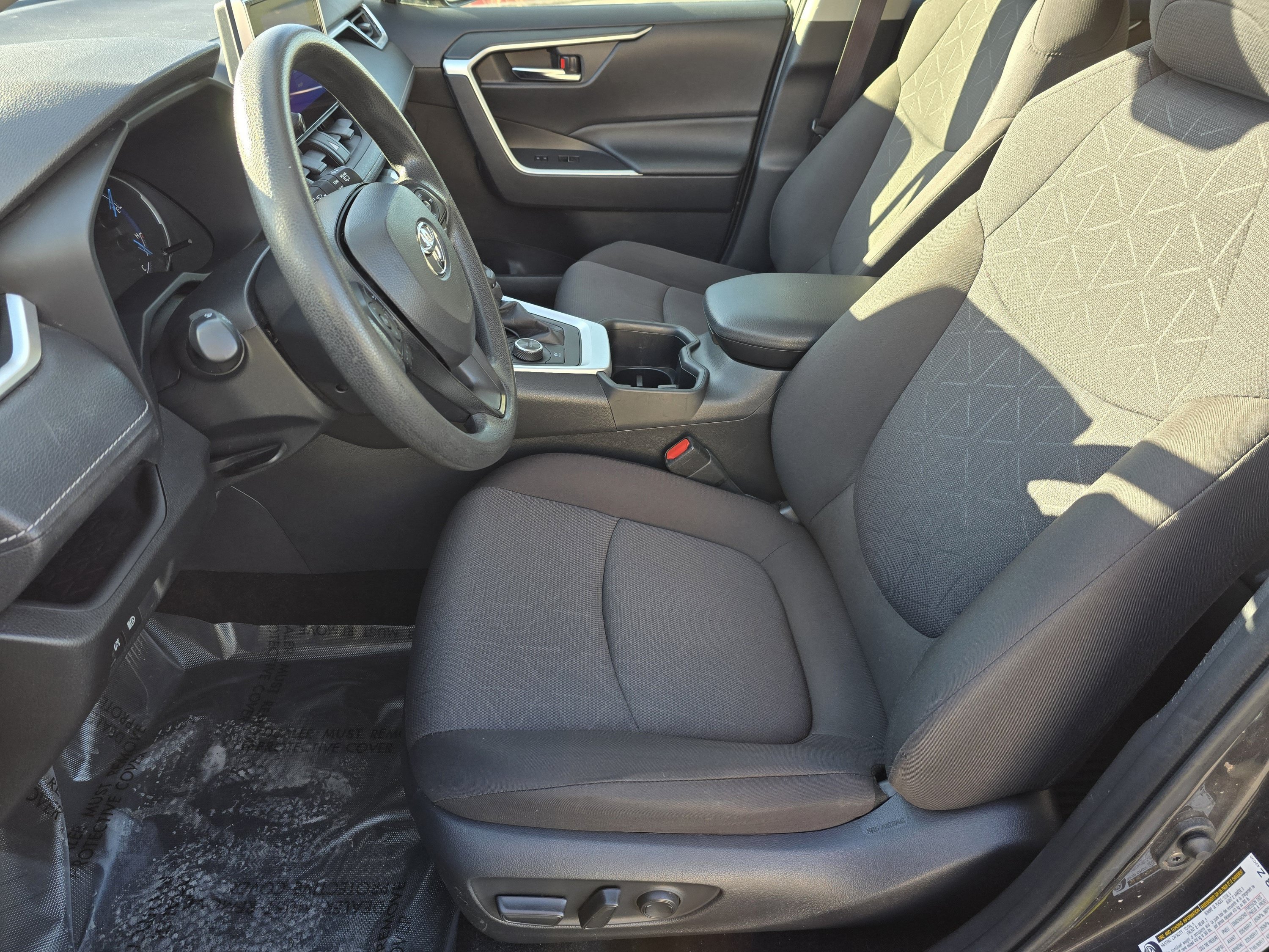 Used 2025 Toyota RAV4 XLE AWD/4WD image 33