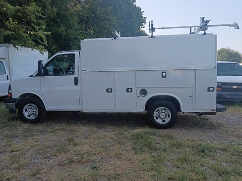 Used 2023 Chevrolet Express 3500 w/ Power Convenience Package RWD image 9