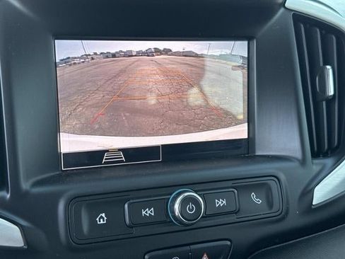 Used 2024 GMC Terrain SLE w/ Driver Convenience Package FWD image 19
