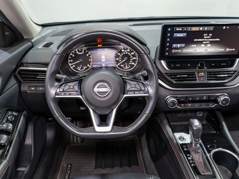 Used 2023 Nissan Altima 2.5 SR w/ SR Premium Package image 11