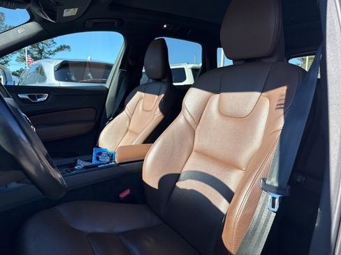 Used 2021 Volvo XC60 T5 Momentum w/ Advanced Package image 7