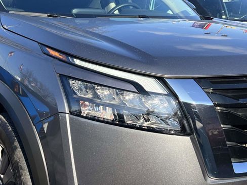 Used 2023 Nissan Pathfinder S image 10
