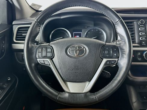 Used 2019 Toyota Highlander Limited Platinum w/ Carpet Mat Package (TMS) AWD/4WD image 18