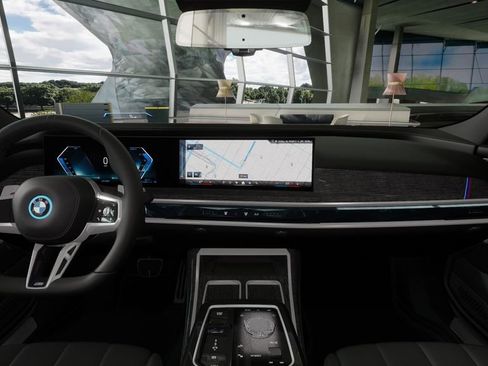 New 2026 BMW 750e xDrive w/ Executive Package image 36