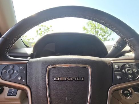 Used 2019 GMC Yukon Denali w/ Denali Ultimate Package AWD/4WD image 32