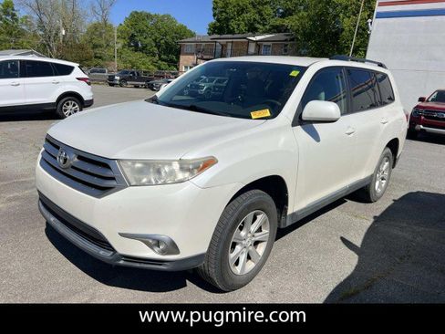 Used 2011 Toyota Highlander 2WD w/ Tech Pkg image 3