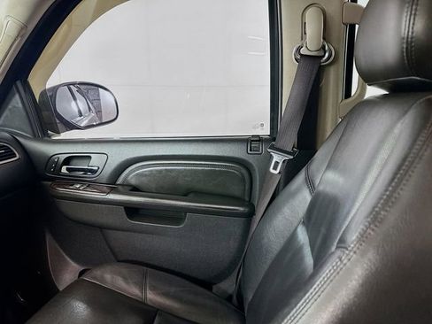 Used 2010 GMC Yukon XL Denali image 24