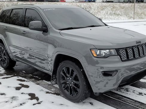 Used 2020 Jeep Grand Cherokee Altitude image 2
