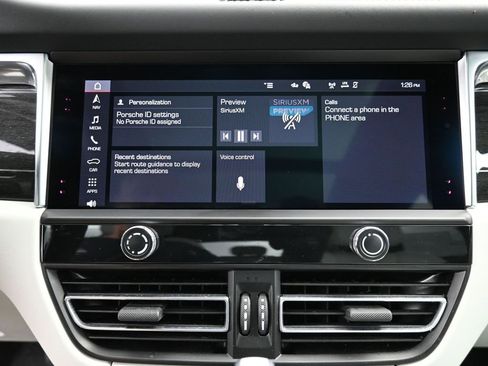 Used 2022 Porsche Macan image 12