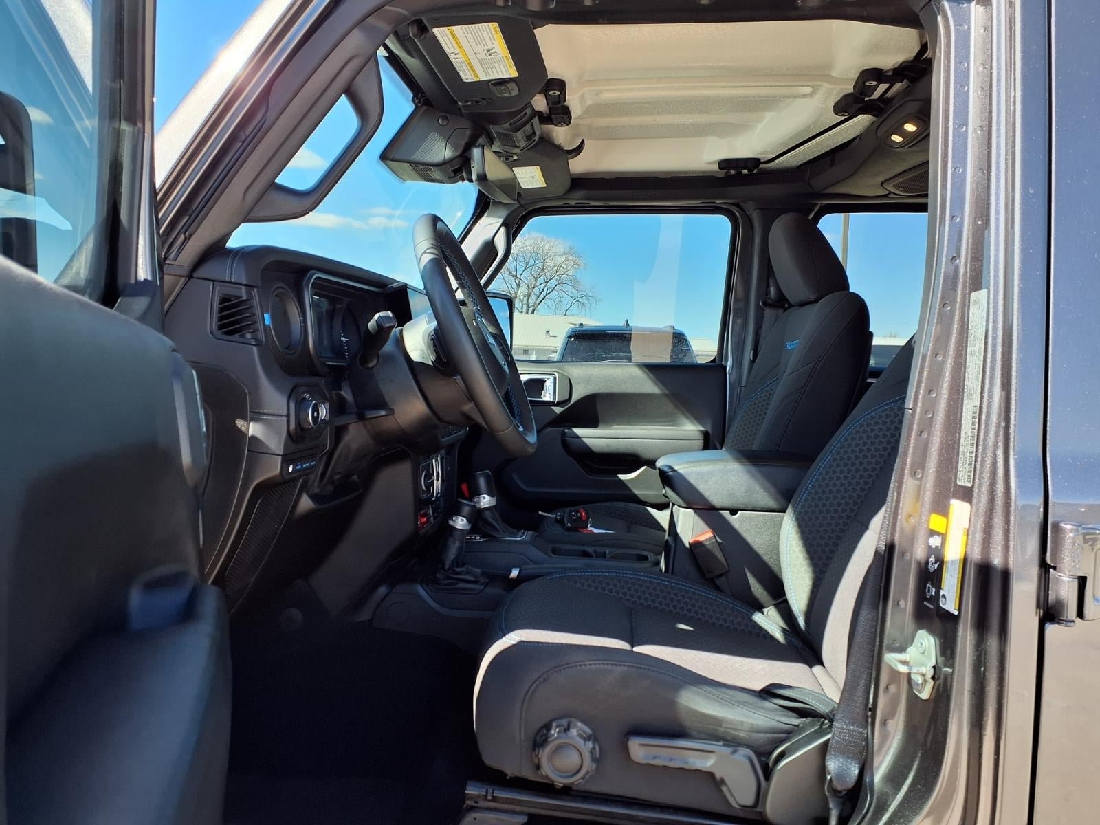 Used 2024 Jeep Wrangler Unlimited Rubicon 4xe w/ Technology Group AWD/4WD image 17