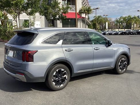 Used 2024 Kia Sorento S image 1