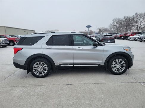 Used 2021 Ford Explorer Limited w/ Equipment Group 301A image 2