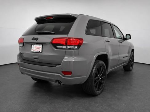 Used 2019 Jeep Grand Cherokee Altitude AWD/4WD image 4
