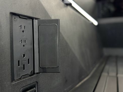 Used 2024 Tesla Cybertruck AWD Crew Cab image 42