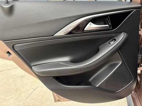 Used 2018 INFINITI QX30 Premium w/ Cargo Package image 20