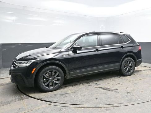 Used 2022 Volkswagen Tiguan SE image 3