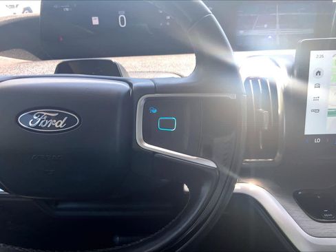 Used 2025 Ford Expedition Platinum AWD/4WD image 25
