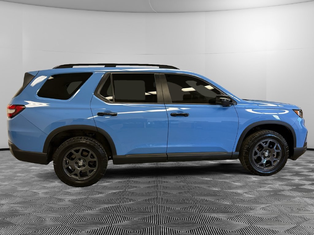 Used 2025 Honda Pilot TrailSport image 6