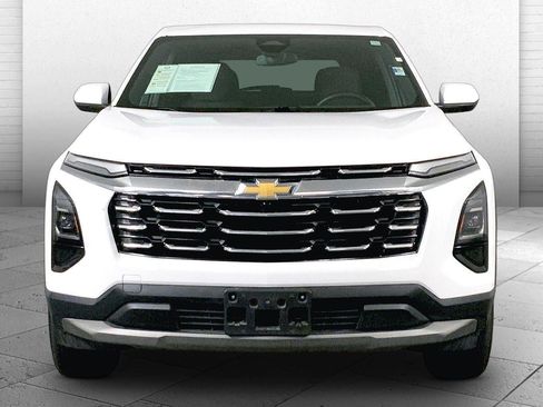 Used 2025 Chevrolet Equinox LT FWD image 2