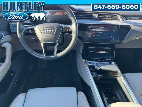Used 2024 Audi Q8 e-tron Prestige image 17