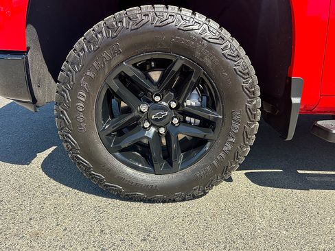 Used 2025 Chevrolet Silverado 1500 Custom Trail Boss AWD/4WD image 12