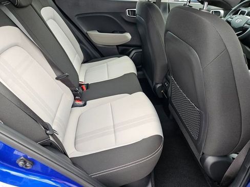 Used 2024 Hyundai Venue SEL image 9