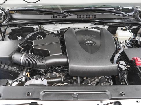 Used 2021 Toyota Tacoma TRD Off-Road AWD/4WD image 29