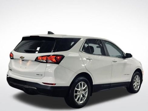 Used 2023 Chevrolet Equinox LT w/ Driver Convenience Package image 6