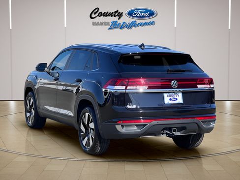 Used 2025 Volkswagen Atlas Cross Sport SE FWD image 8
