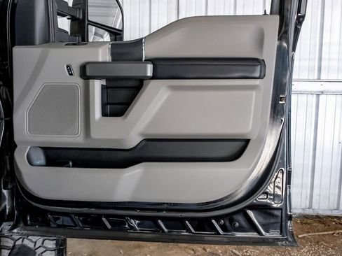 Used 2017 Ford F250 XLT w/ XLT Value Package image 44