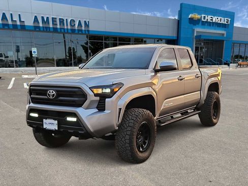 Used 2025 Toyota Tacoma SR5 AWD/4WD image 1