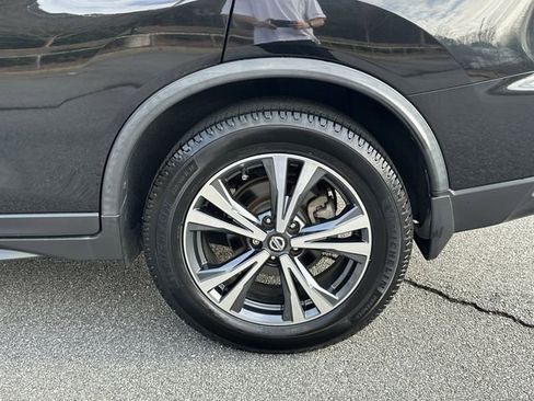 Used 2019 Nissan Rogue SV w/ Premium Package image 21
