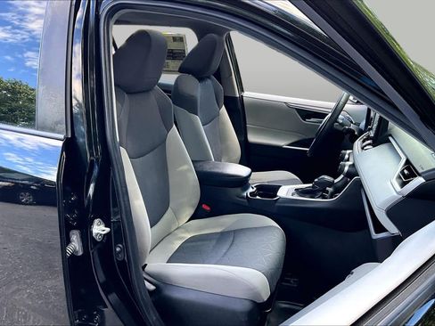 Certified 2021 Toyota RAV4 XLE w/ Convenience Package AWD/4WD image 8