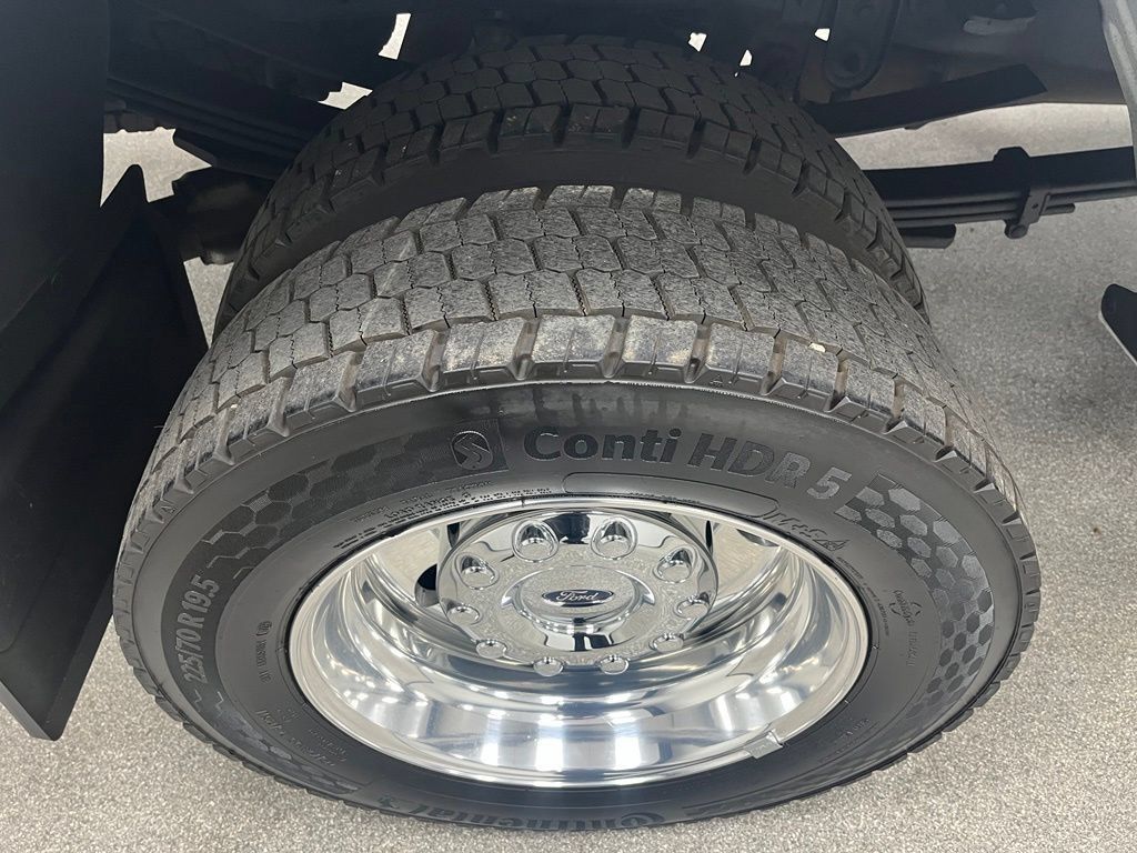 Used 2025 Ford F450 Platinum w/ FX4 Off-Road Package AWD/4WD image 17